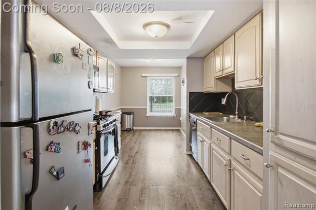 20350 Weybridge Street, Clinton Township, MI 48036