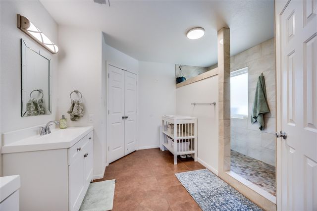 137 W Oak DR, Cedar Creek, TX 78612