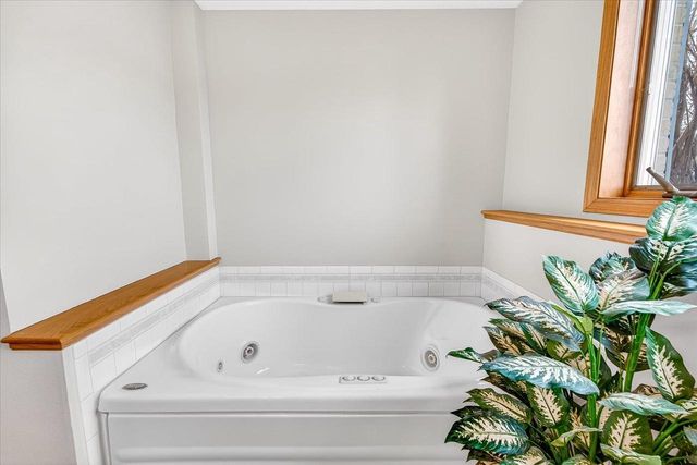 1010 Ganser Drive, Waunakee, WI 53597