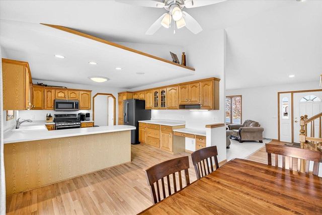 1010 Ganser Drive, Waunakee, WI 53597