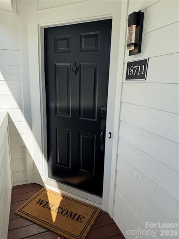 18711 Vineyard Point Lane, Cornelius, NC 28031