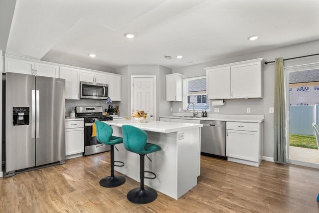 2541 Ivory ST, Minot, ND 58703