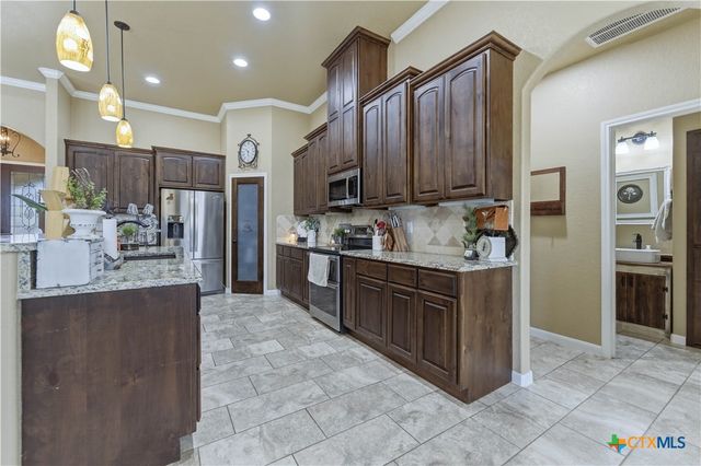 203 Champions Boulevard, La Vernia, TX 78121