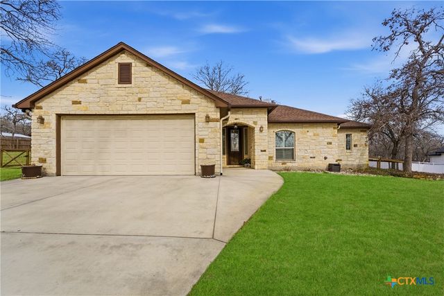 203 Champions Boulevard, La Vernia, TX 78121