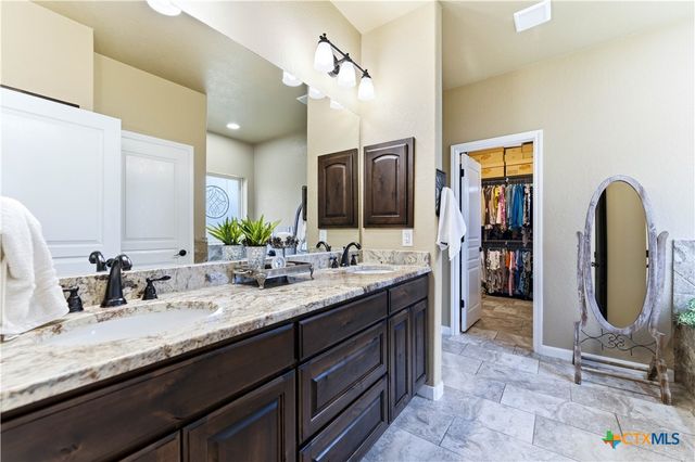 203 Champions Boulevard, La Vernia, TX 78121