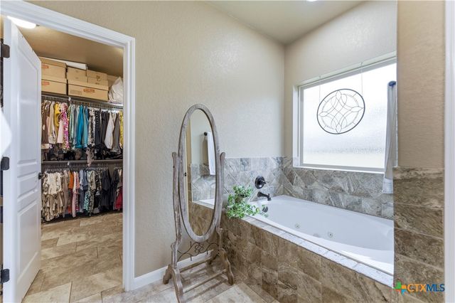 203 Champions Boulevard, La Vernia, TX 78121