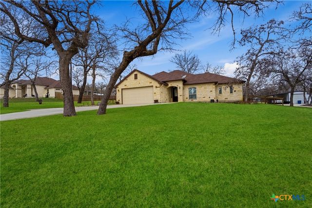 203 Champions Boulevard, La Vernia, TX 78121