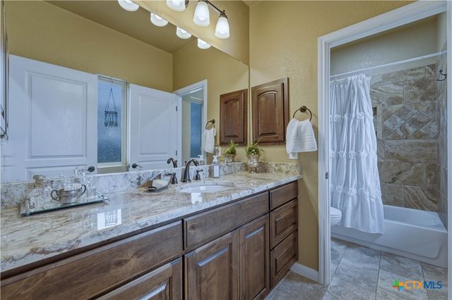 203 Champions Boulevard, La Vernia, TX 78121