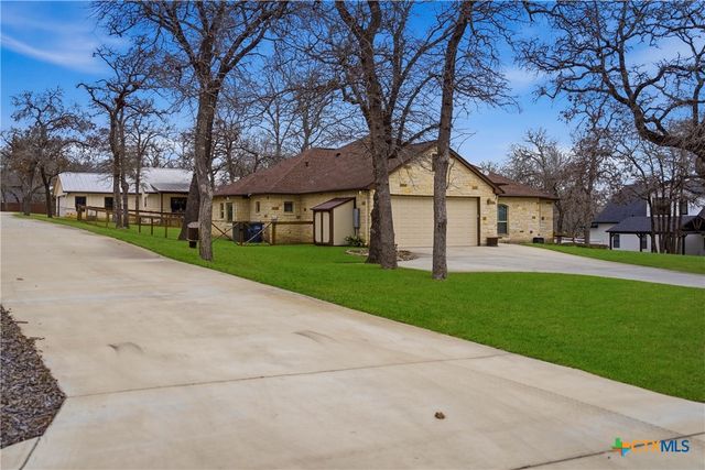 203 Champions Boulevard, La Vernia, TX 78121