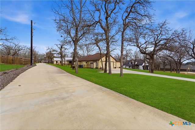 203 Champions Boulevard, La Vernia, TX 78121