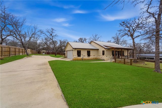 203 Champions Boulevard, La Vernia, TX 78121