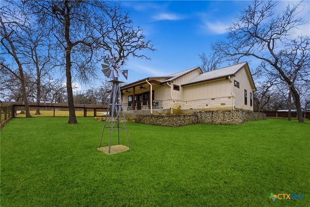 203 Champions Boulevard, La Vernia, TX 78121