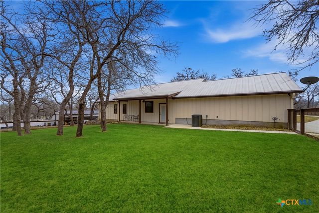 203 Champions Boulevard, La Vernia, TX 78121