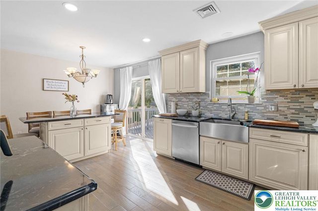 5043 Foxdale Drive, Whitehall Twp, PA 18052