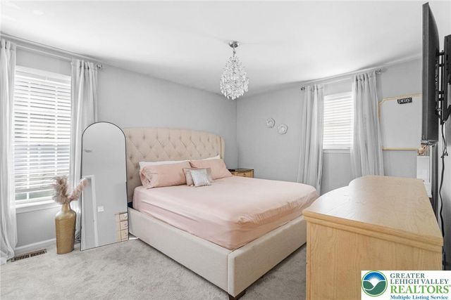 5043 Foxdale Drive, Whitehall Twp, PA 18052