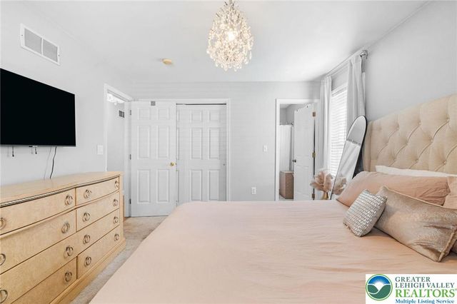 5043 Foxdale Drive, Whitehall Twp, PA 18052