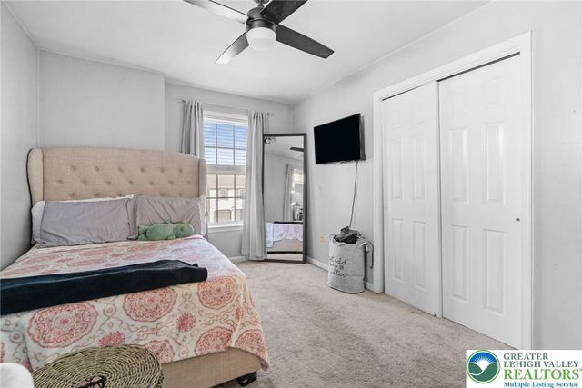 5043 Foxdale Drive, Whitehall Twp, PA 18052