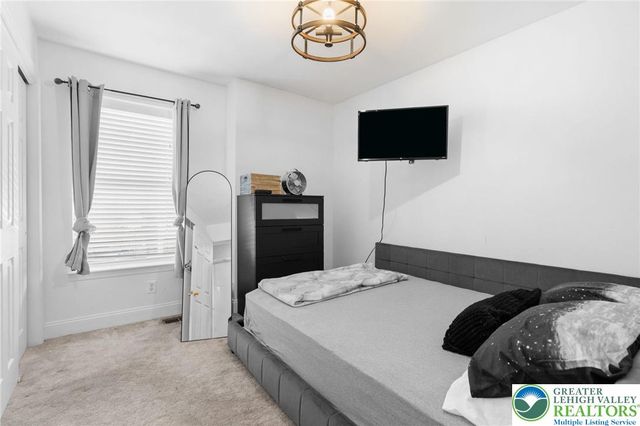 5043 Foxdale Drive, Whitehall Twp, PA 18052