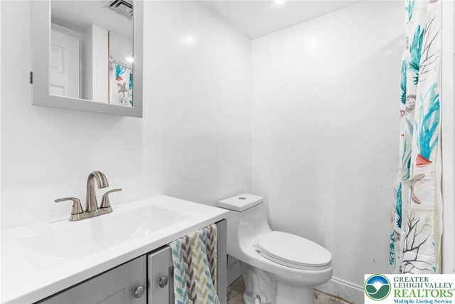 5043 Foxdale Drive, Whitehall Twp, PA 18052