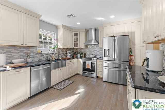 5043 Foxdale Drive, Whitehall Twp, PA 18052