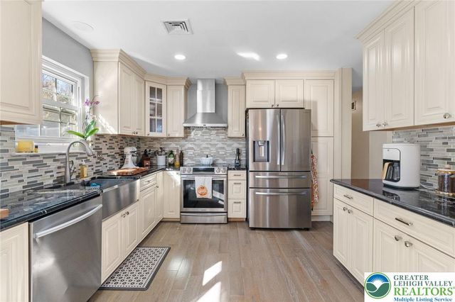 5043 Foxdale Drive, Whitehall Twp, PA 18052