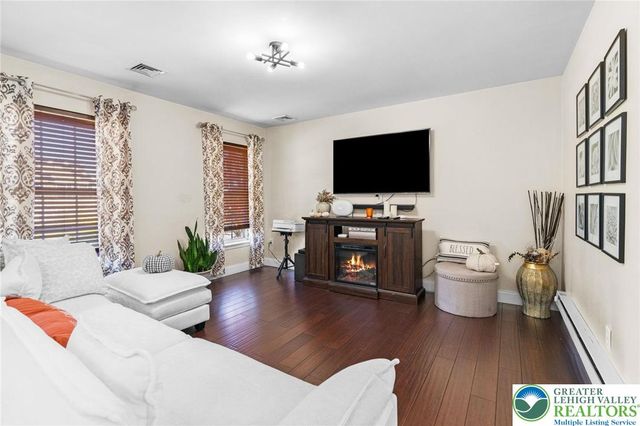 5043 Foxdale Drive, Whitehall Twp, PA 18052