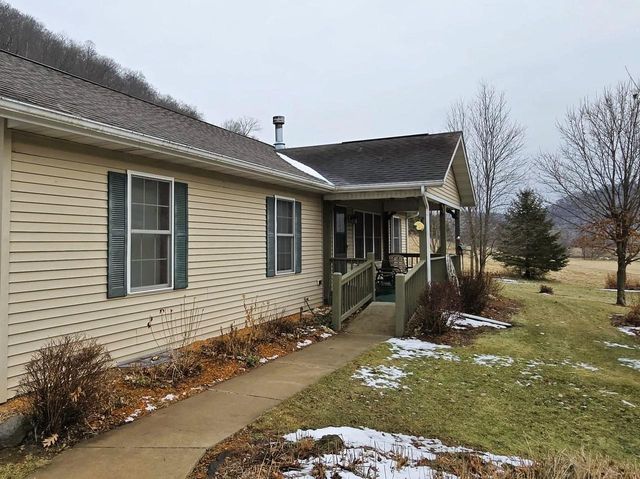 41498 S Sleepy Hollow Road, Gays Mills, WI 54631