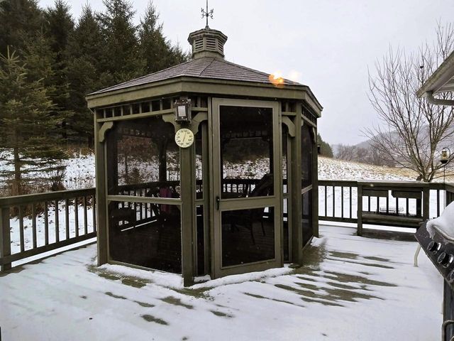 41498 S Sleepy Hollow Road, Gays Mills, WI 54631