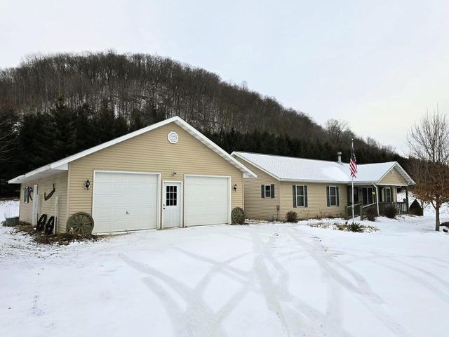 41498 S Sleepy Hollow Road, Gays Mills, WI 54631