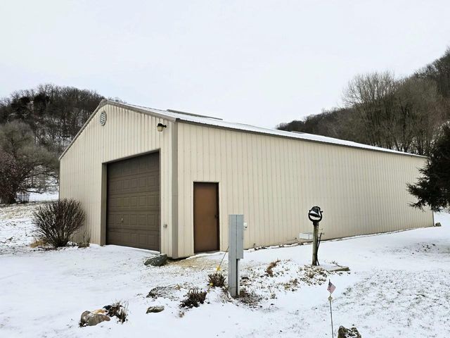 41498 S Sleepy Hollow Road, Gays Mills, WI 54631