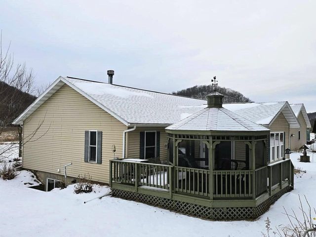 41498 S Sleepy Hollow Road, Gays Mills, WI 54631