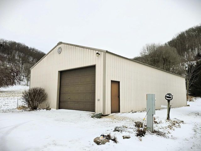 41498 S Sleepy Hollow Road, Gays Mills, WI 54631