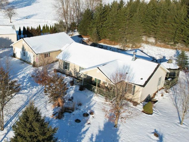 41498 S Sleepy Hollow Road, Gays Mills, WI 54631
