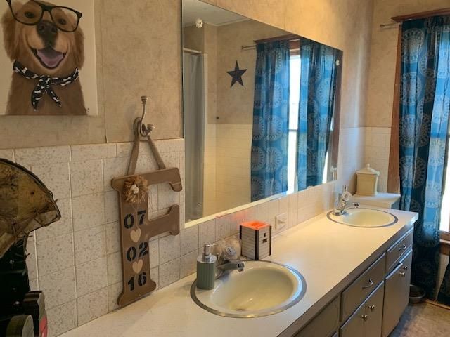 330 E First St, Minneapolis, KS 67467