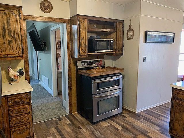 330 E First St, Minneapolis, KS 67467