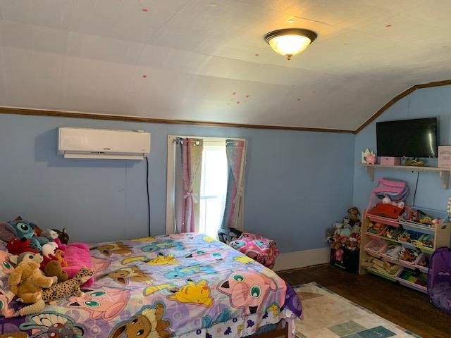 330 E First St, Minneapolis, KS 67467