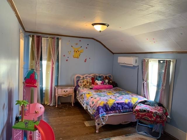 330 E First St, Minneapolis, KS 67467