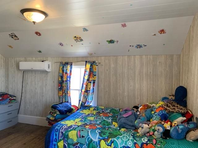 330 E First St, Minneapolis, KS 67467