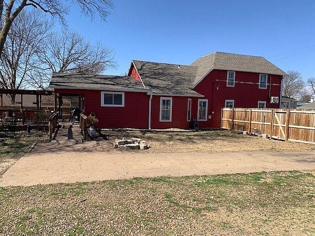 330 E First St, Minneapolis, KS 67467