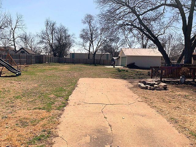 330 E First St, Minneapolis, KS 67467