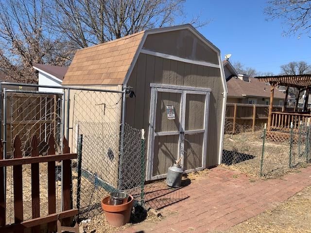 330 E First St, Minneapolis, KS 67467