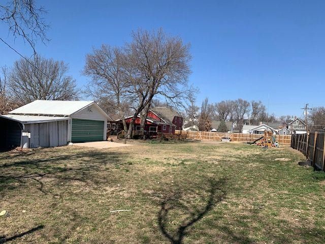 330 E First St, Minneapolis, KS 67467