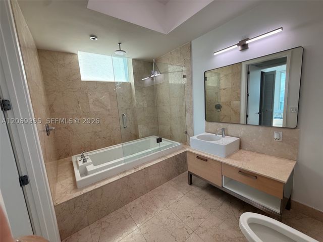 218 SE 14th St TS107, Miami, FL 33131