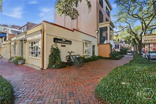 24 E Macon Street, Savannah, GA 31401