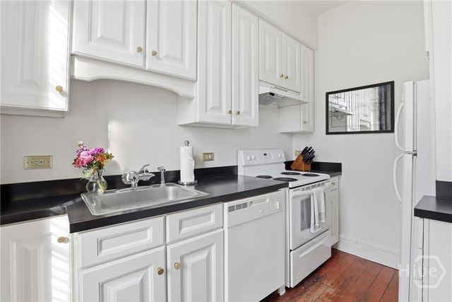 24 E Macon Street, Savannah, GA 31401