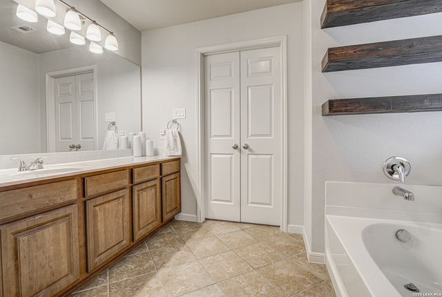 10614 Black Wolf Bay, San Antonio, TX 78245