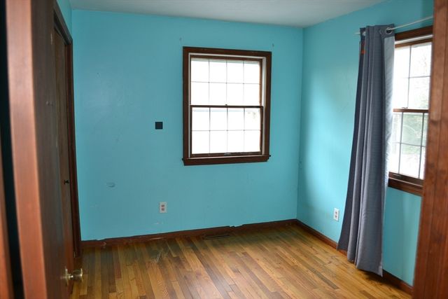 230 West St, Paxton, MA 01612
