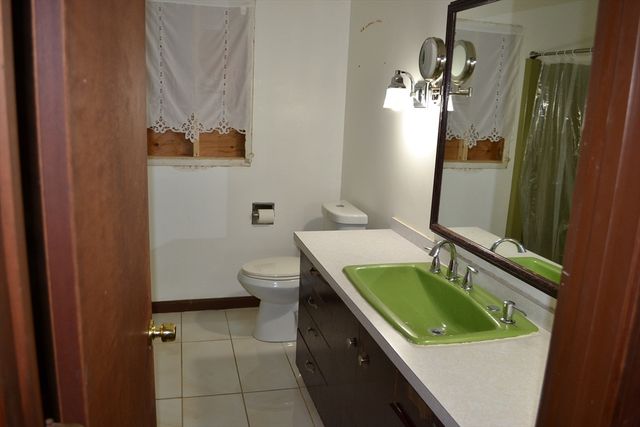 230 West St, Paxton, MA 01612