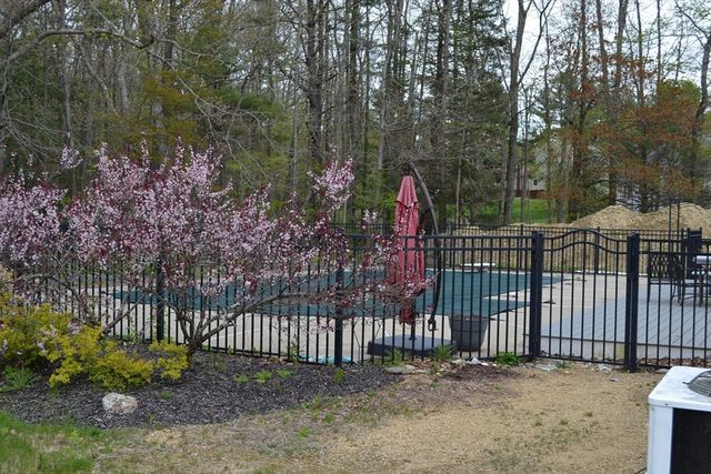230 West St, Paxton, MA 01612