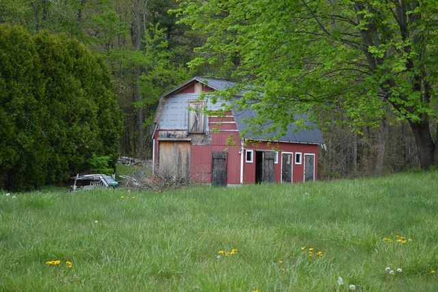 230 West St, Paxton, MA 01612